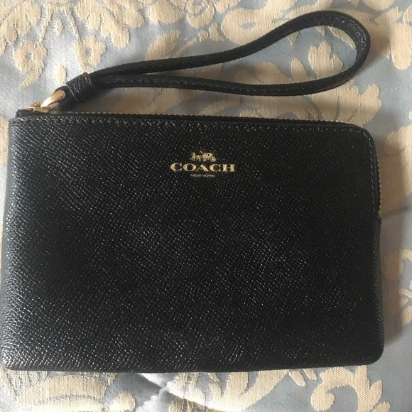 Cute NWOT Coach wristlet - Picture 1 of 2